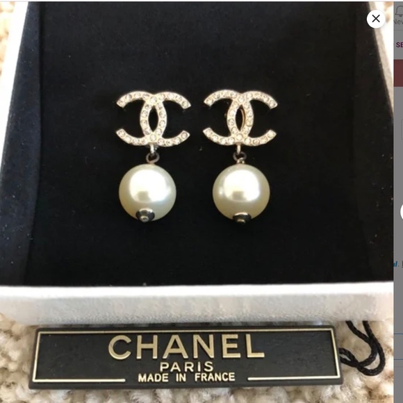 CHANEL Earrings - Picture 1 of 6